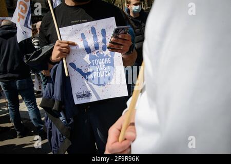 Le personnel de police fait une démonstration devant le palais de justice principal de Paris contre le verdict du procès pour l'attaque de Viry-Chatillon en 2016, dans lequel plusieurs de leurs collègues ont été blessés. Paris, France, 20/04/2021. Photo de Jacopo Landi/BePress/ABACAPRESS.COM Banque D'Images