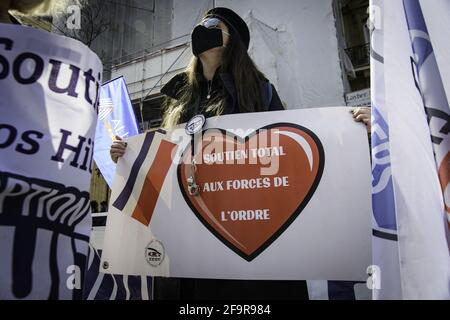 Le personnel de police fait une démonstration devant le palais de justice principal de Paris contre le verdict du procès pour l'attaque de Viry-Chatillon en 2016, dans lequel plusieurs de leurs collègues ont été blessés. Paris, France, 20/04/2021. Photo de Jacopo Landi/BePress/ABACAPRESS.COM Banque D'Images