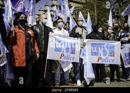 Le personnel de police fait une démonstration devant le palais de justice principal de Paris contre le verdict du procès pour l'attaque de Viry-Chatillon en 2016, dans lequel plusieurs de leurs collègues ont été blessés. Paris, France, 20/04/2021. Photo de Jacopo Landi/BePress/ABACAPRESS.COM Banque D'Images