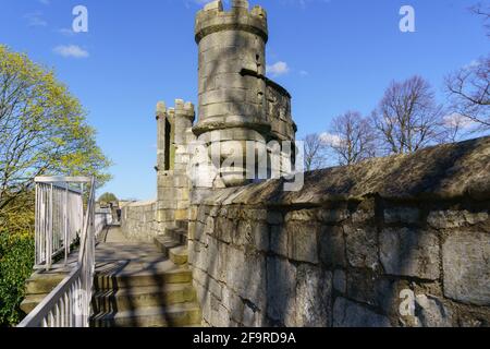 Coin nord des murs romains de York, avec ses tours Pepper Pot Turret, North Yorkshire, Angleterre, Royaume-Uni. Banque D'Images