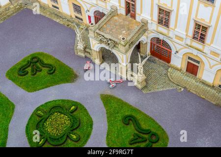 Cour principale du palais archevêque de Kromeriz, République tchèque. Banque D'Images