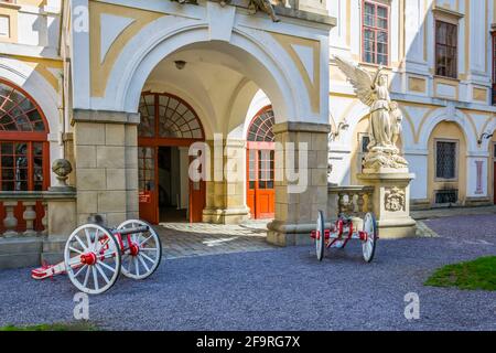 Cour principale du palais archevêque de Kromeriz, République tchèque. Banque D'Images