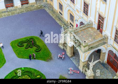 Cour principale du palais archevêque de Kromeriz, République tchèque. Banque D'Images