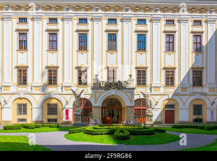 Cour principale du palais archevêque de Kromeriz, République tchèque. Banque D'Images