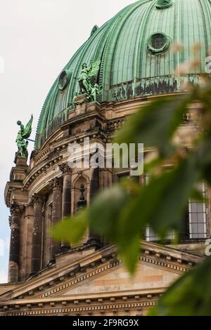 13 mai 2019 Berlin, Allemagne - Détails de la façade de la cathédrale de Berlin dans la ville historique de Berlin en Allemagne. Banque D'Images