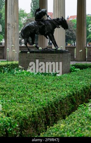 13 mai 2019 Berlin, Allemagne - Hun à cheval, 1895, bronze par Erich Hösel. Le Parc de la Colonnade de l'île aux Musées à Berlin, Allemagne Banque D'Images
