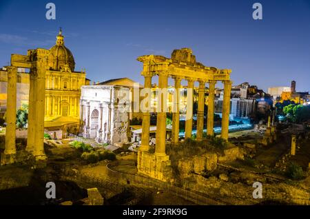Forum romain un monument important de l'antiquité et est l'une des principales attractions touristiques de Rome. Banque D'Images