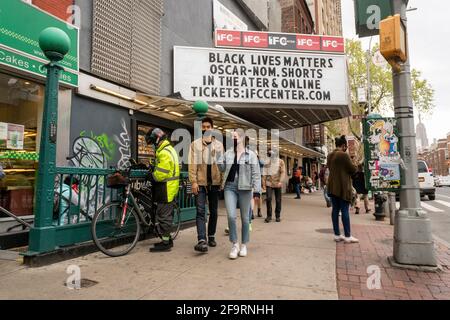 Le Théâtre IFC de Greenwich Village à New York le samedi 17 avril 2021. Gov. NYS Andrew Cuomo a annoncé que le 26 avril, les salles de cinéma peuvent augmenter leur capacité à 33% de 25%. (Âphoto de Richard B. Levine)