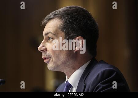 Pete Buttigieg, secrétaire au transport, témoigne devant une audience du Comité des crédits du Sénat pour examiner le Plan d'emploi américain, axé sur l'infrastructure, le changement climatique et l'investissement dans l'avenir de notre nation le mardi 20 avril 2021 à Capitol Hill à Washington, DC, USA. Photo d'Oliver Contreras/Pool/ABACAPRESS.COM Banque D'Images