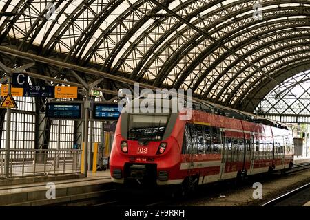 17 mai 2019 Dresde, Allemagne - Dresde Hauptbahnhof est la plus grande gare de passagers de Dresde. Banque D'Images