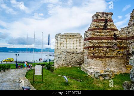 vue sur l'ancienne porte principale de la ville de nessebar dans Bulgarie qui fait partie du patrimoine mondial de l'unesco et destination touristique populaire pour la visite d'été Banque D'Images