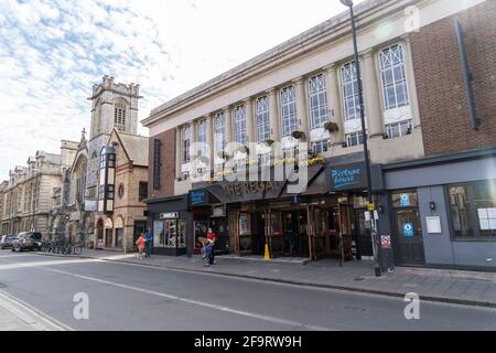 Cambridge, Royaume-Uni. 18 avril 2021. Les gens ont vu se tenir au pub Regal dans le centre-ville de Cambridge. (Photo par Edward Crawford/SOPA Images/Sipa USA) crédit: SIPA USA/Alay Live News Banque D'Images