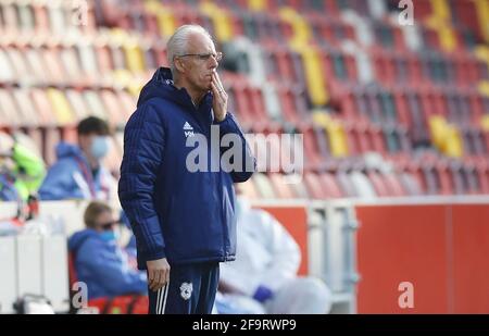 Brentford, Londres, Angleterre, le 20 avril 2021. Mick McCarthy, directeur de Cardiff City, sur la ligne de contact lors du match du championnat Sky Bet au stade communautaire Brentford, Londres. Le crédit photo devrait se lire: David Klein / Sportimage crédit: Sportimage / Alay Live News Banque D'Images