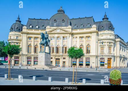 Ancienne bibliothèque de l'université centrale de Bucarest située sur l'avenue Calea Victoriei, près de la place de la Constitution. Banque D'Images