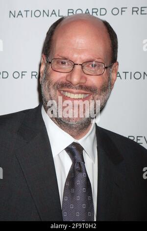 **PHOTO DE FICHIER** Scott Rudin aurait été retiré de A24 film Projects comme producteur. Le producteur Scott Rudin participe au gala annuel des prix du Conseil national de révision de Motion Pictures, à la 42e rue Cipriani, à New York, le 11 janvier 2011. Crédit photo : Henry McGee/MediaPunch Banque D'Images