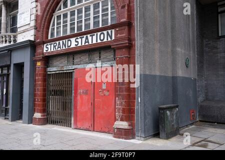 Fermeture de la station de métro Aldwych à Londres, Royaume-Uni. Egalement connue sous le nom de Strand Station le 15 avril 2021 à Londres, Royaume-Uni. Banque D'Images