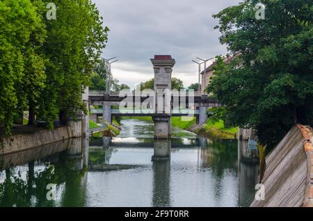 Vannes sur la rivière Ljubljanica, Ljubljana, Slovénie a été conçu par le célèbre architecte Joze Plecnik. Banque D'Images