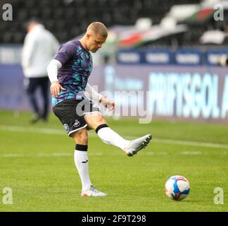 Liberty Stadium, Swansea, Glamorgan, Royaume-Uni. 20 avril 2021. Championnat de football de la Ligue anglaise de football, Swansea City versus Queens Park Rangers; Jake Bidwell de Swansea City pendant l'échauffement crédit: Action plus Sports/Alay Live News Banque D'Images