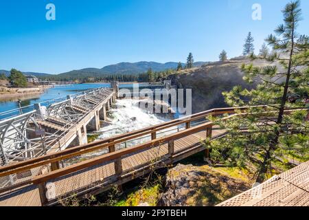 Le barrage le long de la rivière Spokane à Falls Park, dans la ville rurale de Post Falls, Idaho, États-Unis. Banque D'Images