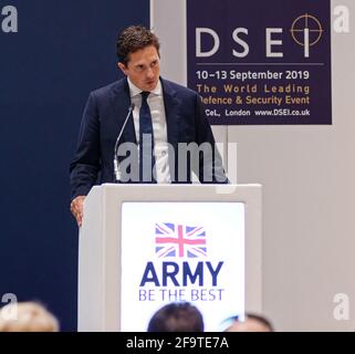 Londres, Royaume-Uni - 12 septembre 2019 le député de Johnny Mercer, sous-secrétaire d'État parlementaire pour les personnes et les anciens combattants de la défense pour le gouvernement du Royaume-Uni, prononce un discours et répond aux questions de l'auditoire du salon DSEI 2019 sur la sécurité, la défense et les armes au centre d'exposition Excel London. (Photo par: EQUINOXFEATURES.COM) données d'image: Photographe: Equinox caractéristiques Copyright: ©2019 Equinox Licensing Ltd. +443700 780000 Contact: Equinox caractéristiques Date de prise: 20190912 heure prise: 10131386 www.newspics.com Banque D'Images