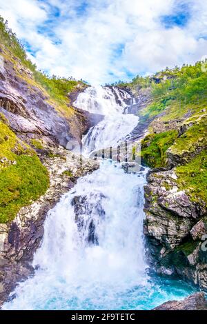 Cascade Kjosfossen géant dans Flam - Norvège Banque D'Images