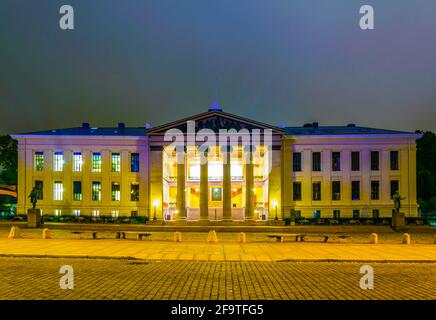 Vue nocturne de l'université d'Oslo en Norvège Banque D'Images