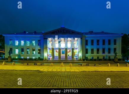 Vue nocturne de l'université d'Oslo en Norvège Banque D'Images