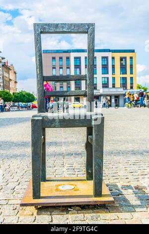 Le mémorial du ghetto de Cracovie à Plac Bohaterów Getta (place des héros du ghetto) Podgorze à Cracovie, Pologne. Banque D'Images