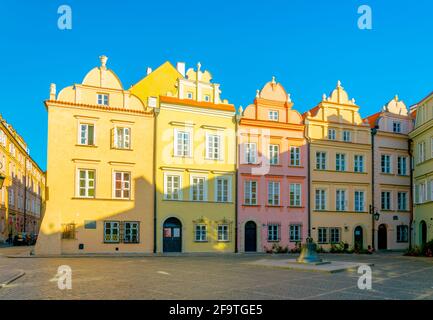 Vue sur les maisons colorées de la vieille ville de Varsovie, Pologne. Banque D'Images