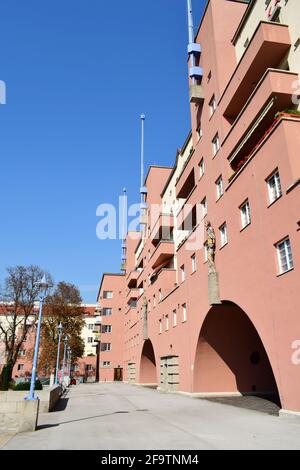 VIENNE, AUTRICHE - 13 SEPTEMBRE 2018 : Karl-Marx-Hof, un long bâtiment résidentiel dans le 19ème arrondissement (Döbling) de Vienne. Construit entre 1927 et 1930. Banque D'Images