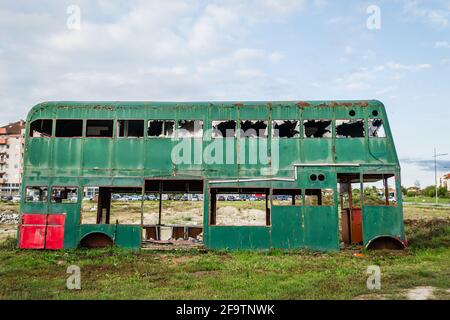 Corps en métal vert des vieux bus. Banque D'Images