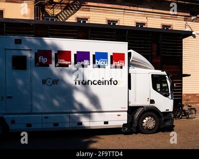 Diffusion Audio vidéo de France Inter avec logotypes de France Info, FIP, Banque D'Images