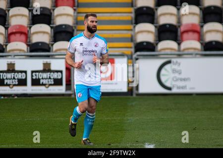 Newport, Royaume-Uni. 20 avril 2021. Joe McNerney de Crawley Town en action EFL football League Two Match, Newport County v Crawley Town à Rodney Parade à Newport, pays de Galles, le mardi 20 avril 2021. Cette image ne peut être utilisée qu'à des fins éditoriales. Utilisation éditoriale uniquement, licence requise pour une utilisation commerciale. Aucune utilisation dans les Paris, les jeux ou les publications d'un seul club/ligue/joueur. photo de Lewis Mitchell/Andrew Orchard sports Photography/Alamy Live News crédit: Andrew Orchard sports Photography/Alamy Live News Banque D'Images