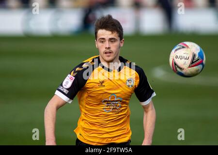 Newport, Royaume-Uni. 20 avril 2021. Lewis Collins de Newport County en action EFL football League Two Match, Newport County v Crawley Town à Rodney Parade à Newport, pays de Galles, le mardi 20 avril 2021. Cette image ne peut être utilisée qu'à des fins éditoriales. Utilisation éditoriale uniquement, licence requise pour une utilisation commerciale. Aucune utilisation dans les Paris, les jeux ou les publications d'un seul club/ligue/joueur. photo de Lewis Mitchell/Andrew Orchard sports Photography/Alamy Live News crédit: Andrew Orchard sports Photography/Alamy Live News Banque D'Images