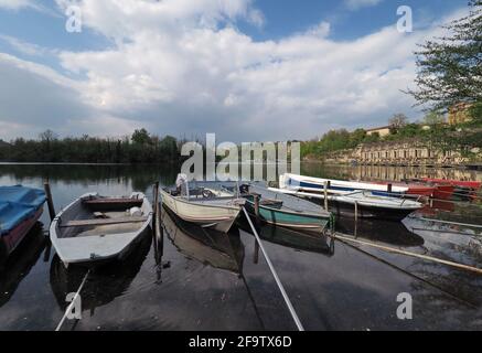 Bateaux à Trezzo d'Adda près de la centrale électrique de Taccani, Milan, Italie. Banque D'Images