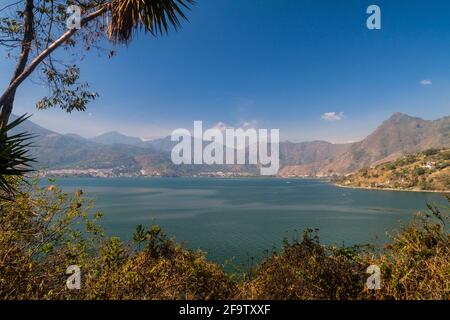 Lac Atitlan et collines environnantes, Guatemala Banque D'Images