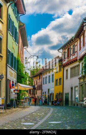 STEIN AM RHEIN, SUISSE, 23 JUILLET 2016 : vue sur la rue principale de la ville de Stein am Rhein en Suisse. Banque D'Images