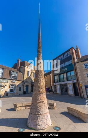 Vue sur le monument et les bâtiments du marché de Sheep, Stamford, South Kesteven, Lincolnshire, Angleterre, Royaume-Uni, Europe Banque D'Images