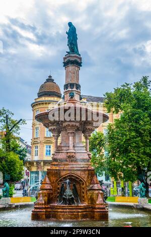 INNSBRUCK, AUTRICHE, 27 JUILLET 2016 : vue sur la fontaine Rudolfsbrunnen située à Innsbruck, Autriche. Banque D'Images