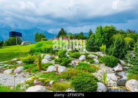 WATTENS, AUTRICHE, 27 JUILLET 2016 : vue sur un jardin à l'intérieur du complexe swarovski Kristallwelten à Wattens, Autriche. Banque D'Images