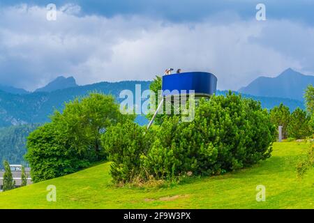 WATTENS, AUTRICHE, 27 JUILLET 2016 : vue sur un jardin à l'intérieur du complexe swarovski Kristallwelten à Wattens, Autriche. Banque D'Images