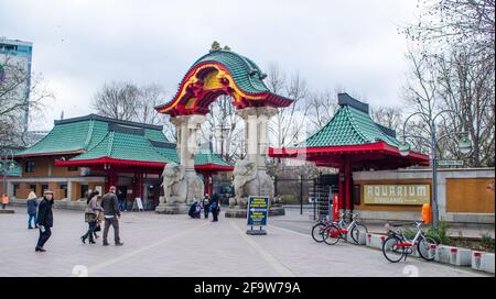 BERLIN, ALLEMAGNE, 12 MARS 2015 : vue sur l'entrée principale du jardin zoologique de berlin. Banque D'Images