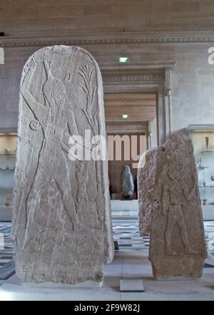 Le soulagement des figures humaines. Art mésopotamien Musée du Louvre Banque D'Images