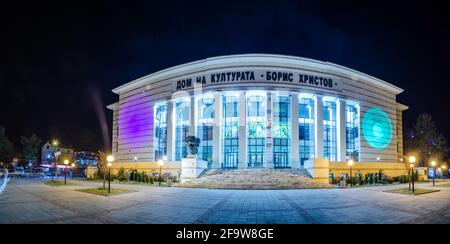 PLOVDIV, BULGARIE, 7 AVRIL 2015: Vue de la maison de la culture dans la ville bulgare plovdiv, qui sera la principale étape au cours de l'année 2017, quand p Banque D'Images