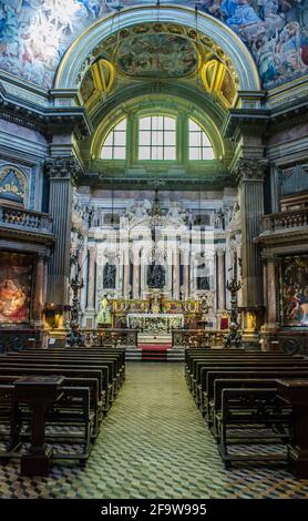 NAPLES, ITALIE - 22 JUIN 2014 : intérieur et détails du Duomo, cathédrale de Naples, construite au XIVe siècle pour saint Januarius, camapnia, Banque D'Images