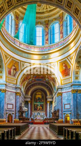 ESZTERGOM, HONGRIE 22 MAI 2016 : vue de l'intérieur de la basilique à esztergom, hongrie Banque D'Images