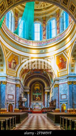 ESZTERGOM, HONGRIE 22 MAI 2016 : vue de l'intérieur de la basilique à esztergom, hongrie Banque D'Images