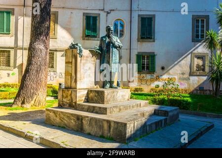 PISE, ITALIE, 14 MARS 2016: Monument à Ulisse Dini, mathématicien et politicien italien à Pise, Italie Banque D'Images