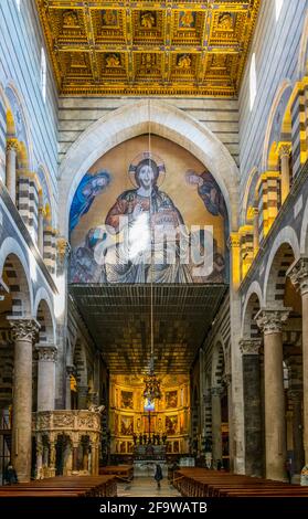 PISE, ITALIE, 14 MARS 2016: Vue de l'intérieur de la cathédrale de Pise en Italie Banque D'Images