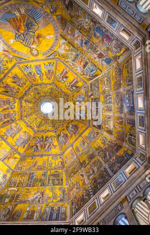 FLORENCE, ITALIE, 15 MARS 2016 : intérieur du baptistère de san giovanni Banque D'Images